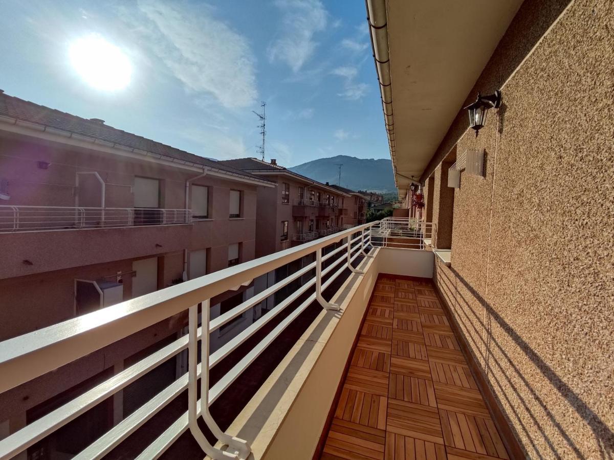 Acogedor Apartamento Junto A La Plaza Villasana de Mena Eksteriør billede