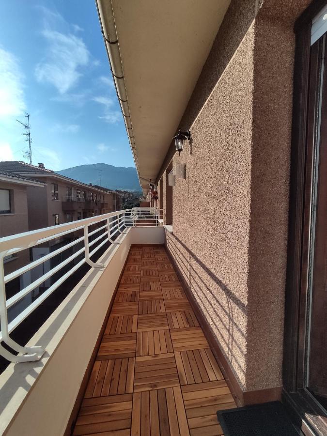 Acogedor Apartamento Junto A La Plaza Villasana de Mena Eksteriør billede